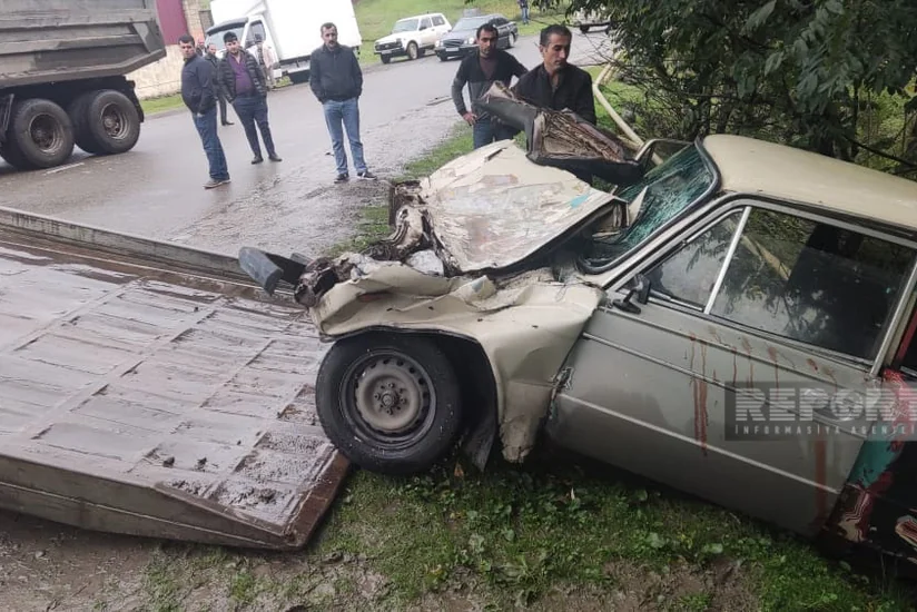В Лянкяране КамАЗ столкнулся с легковым автомобилем, есть пострадавшие