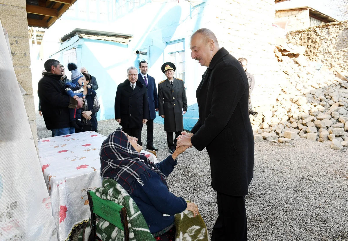 Prezident İlham Əliyev zəlzələ bölgəsinə gedib - FOTOLAR - YENİLƏNİB