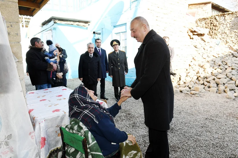Президент Ильхам Алиев посетил Шемаху, где произошло землетрясение