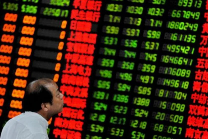 Биржи Китая прекратили торги после падения индекса CSI 300 на 7,02%