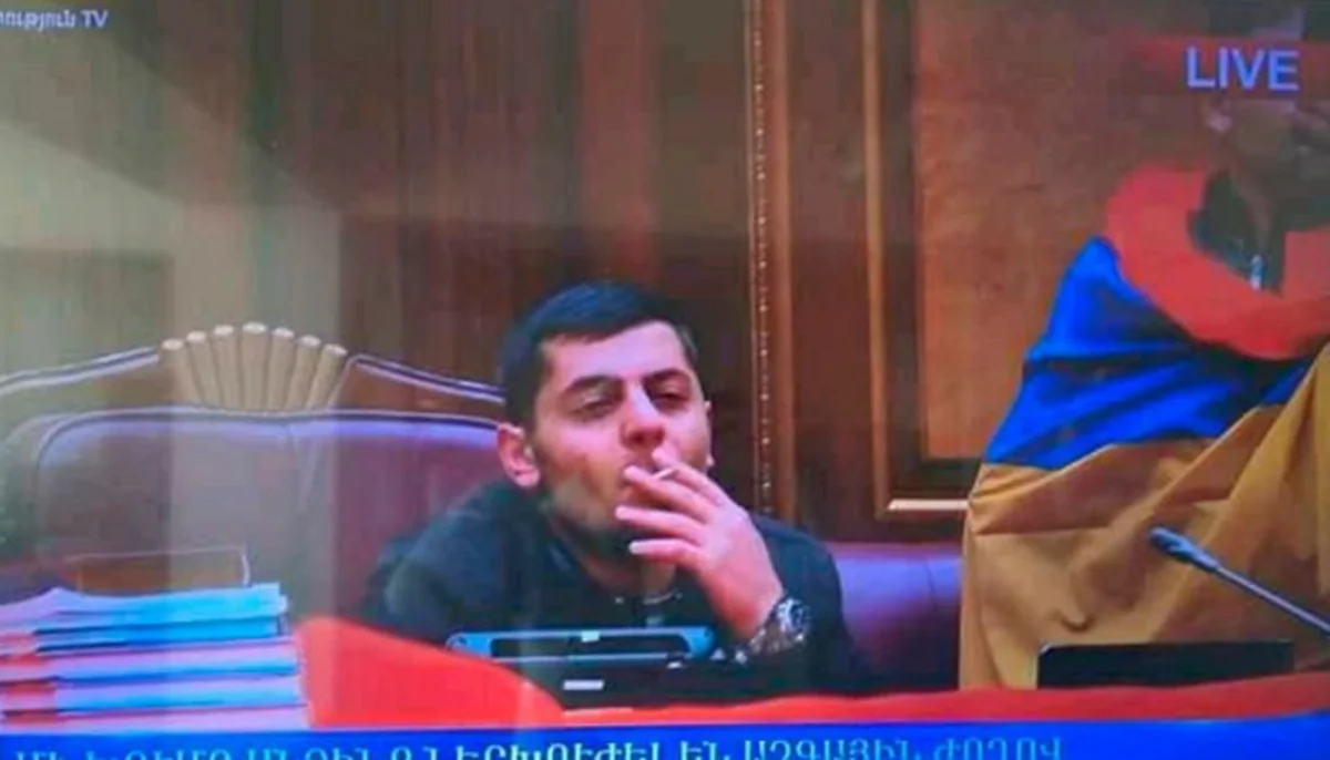 Ermənistan parlamentinin binasına daxil olan şəxslərdən birinin meyiti tapılıb