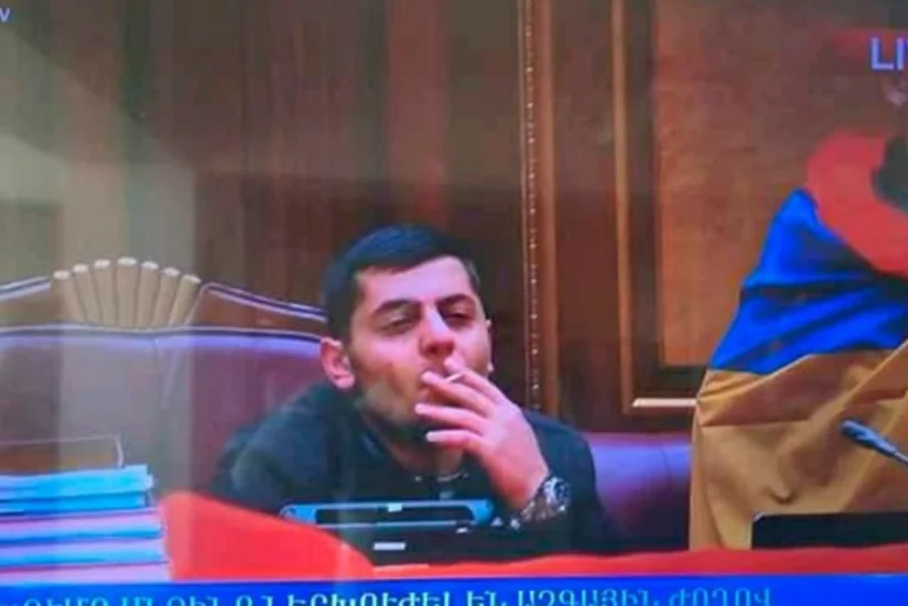 Ermənistan parlamentinin binasına daxil olan şəxslərdən birinin meyiti tapılıb