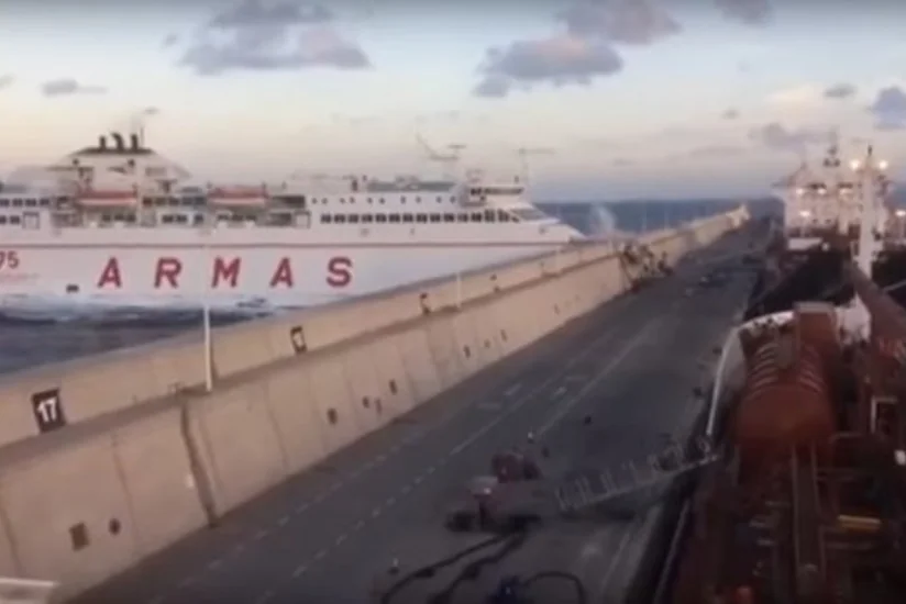 Паром врезался в пирс в Италии, 50 человек пострадали