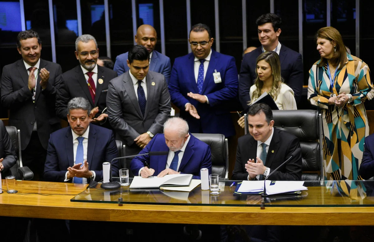 Braziliyanın yeni prezidenti silahla bağlı qaydaları sərtləşdirib və sosial müavinətləri artırıb