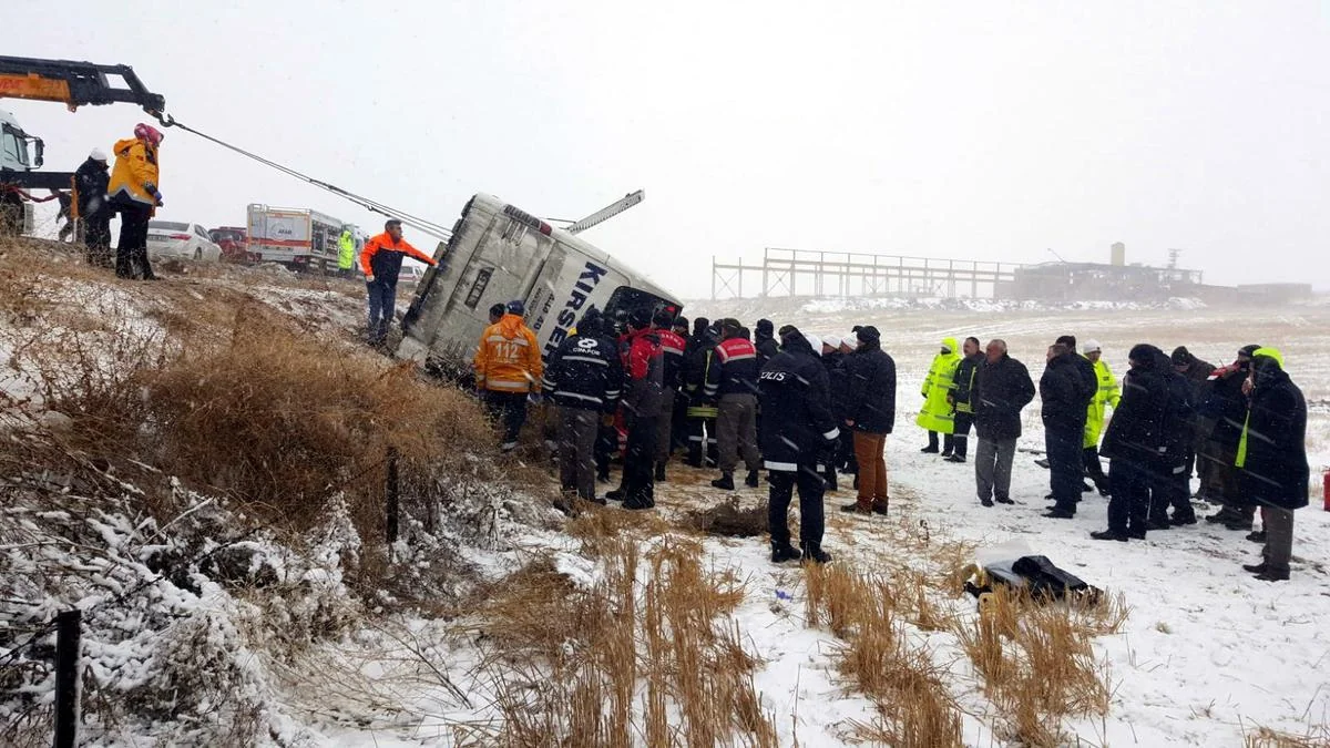 Passenger bus overturned in Turkey: 1 killed, 43 injured