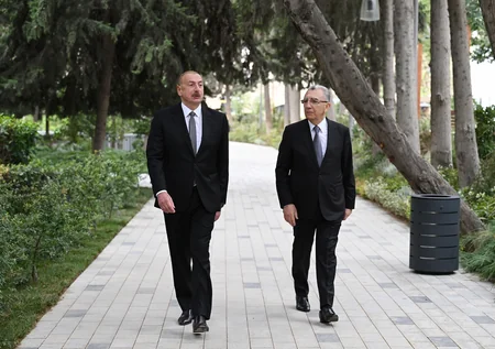 Prezident “Xaqani” bağında və ətraf ərazilərdə aparılmış abadlıq və yenidənqurma işlərindən sonra yaradılan şəraitlə tanış olub - YENİLƏNİB