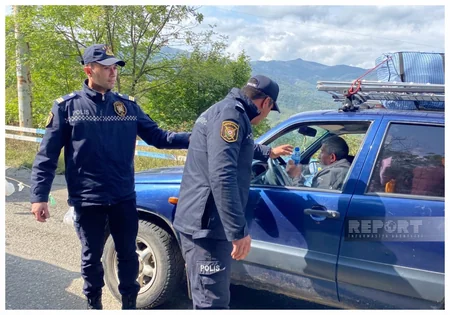 Azərbaycan polisi Qarabağın erməniəsilli sakinlərinə su paylayıb