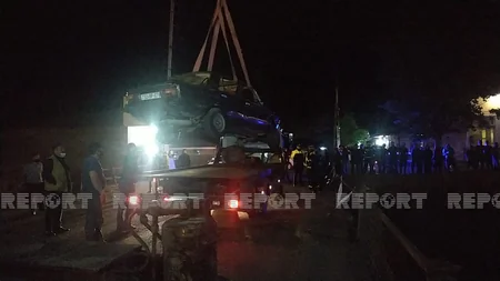 Şəkidə avtomobil çaya düşüb, sürücü xəsarət aldı