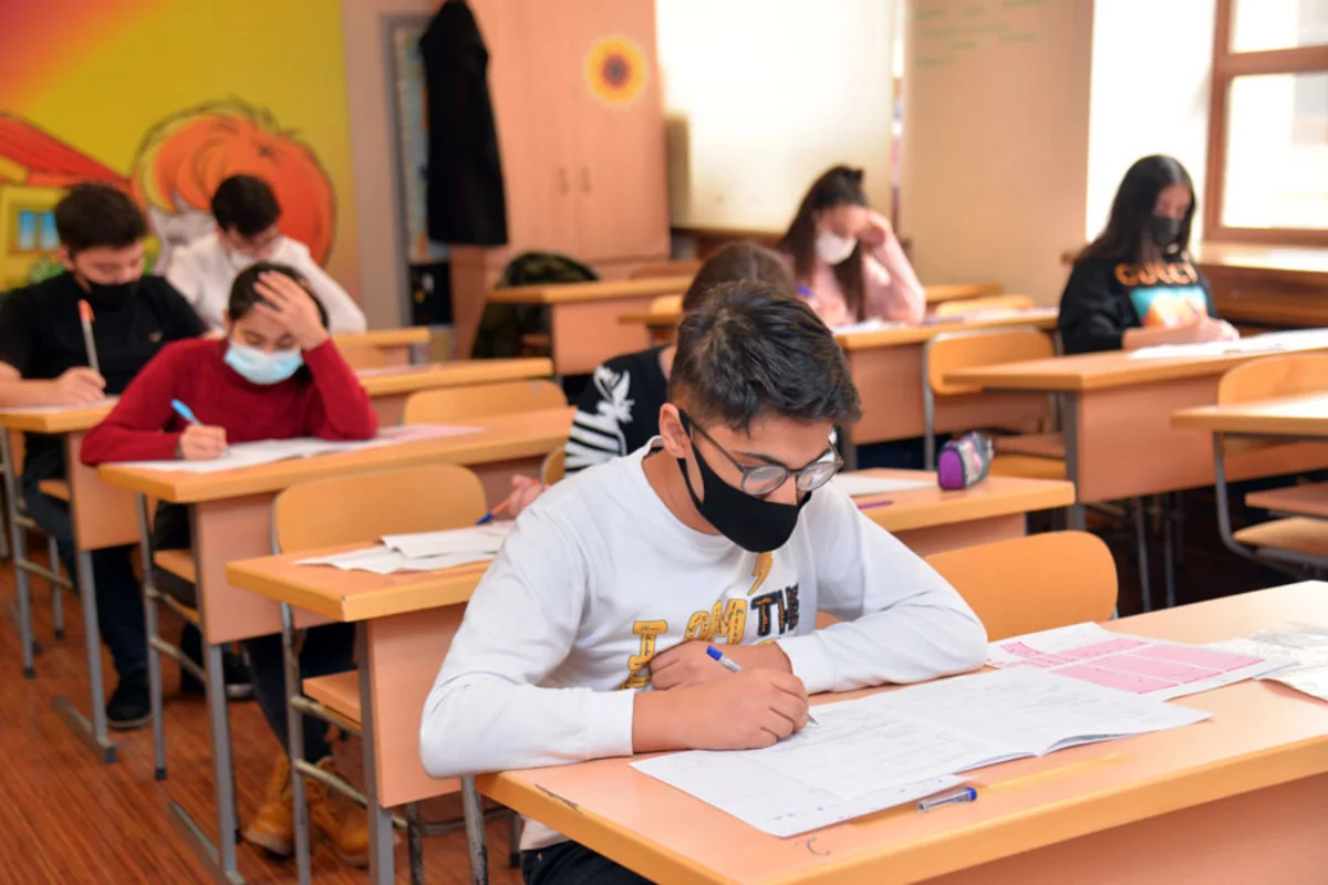 BŞTİ: 20 nömrəli məktəb-liseydə tədris ikinövbəli keçiriləcək