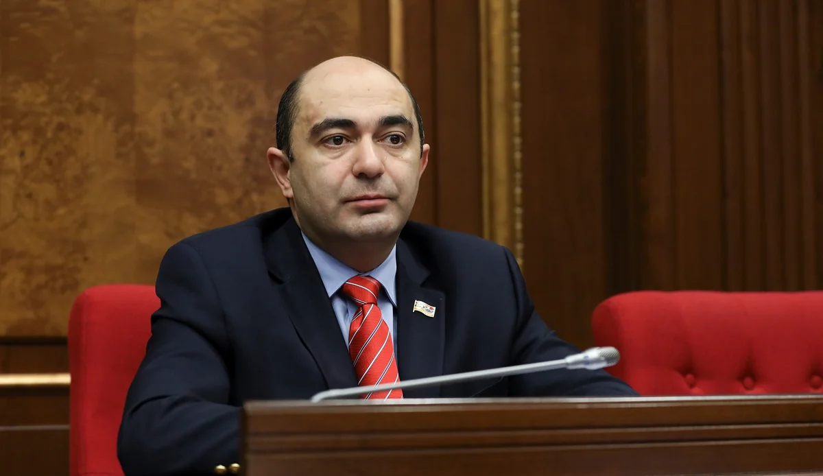Müxalifət lideri: Ermənistanda seçkilər iyunda başa çatmalıdır