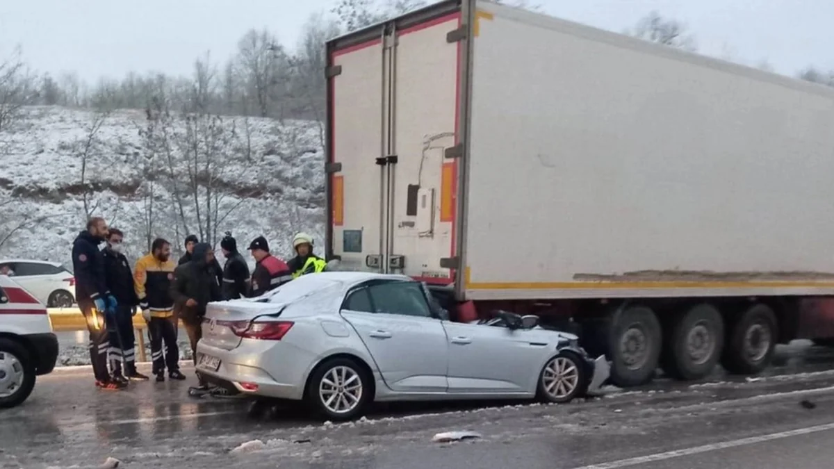 В Турции гололед вызвал цепную аварию, есть пострадавшие