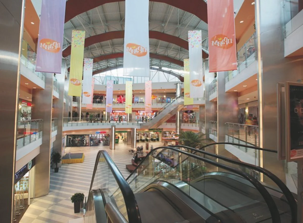 Azərbaycanda iri ticarət mərkəzləri və “Mall”lar koronavirusa görə bağlandı