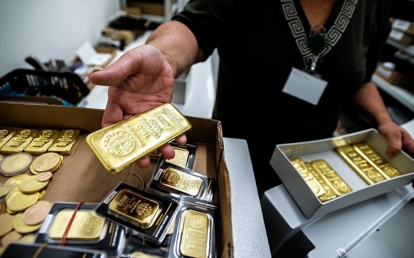 Gold prices surging on expectation of statistical data from US