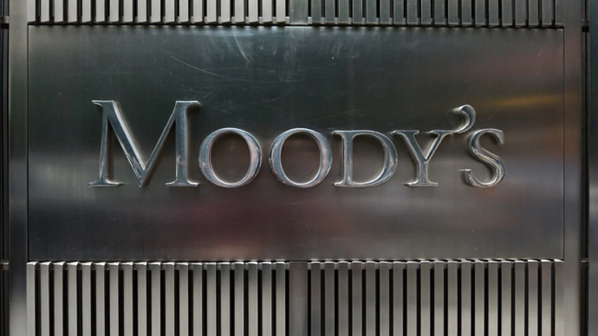 ​Агентство Moody's: Девальвация маната в Азербайджане продолжится