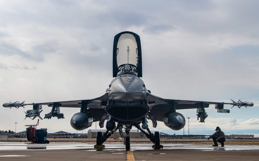 Tayvanda “F-16” pilotu səhvən mühafizə gəmisinin yaxınlığına 900 kq-lıq bomba atıb