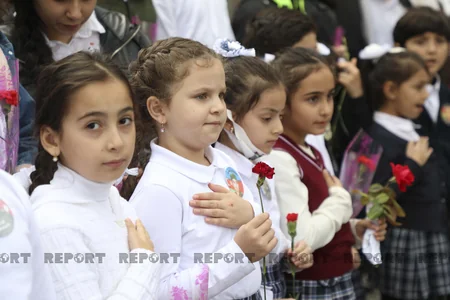 Ailəsi ilə danışdıqdan 40 dəqiqə sonra şəhid olan hərbçinin xatirə lövhəsi açılıb