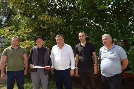 Gürcüstan prezidenti azərbaycanlı veteranları təbrik edib