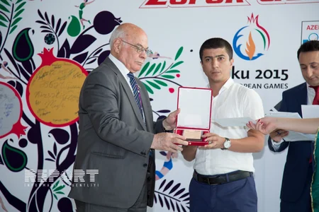 MOK VƏ KİVDF jurnalistləri mükafatlandırıb