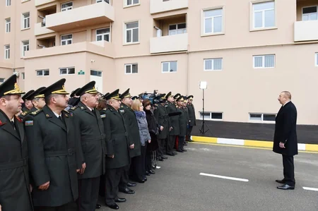 Prezident İlham Əliyev Sabunçu rayonunda hərbçilərə yeni mənzillərin verilməsi mərasimində iştirak edib - YENİLƏNİB