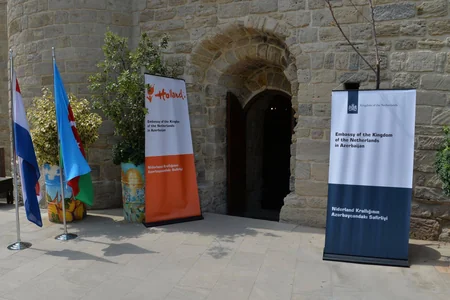 Bakıda Niderland azərbaycanlıların gözü ilə rəsm sərgisi keçirilib