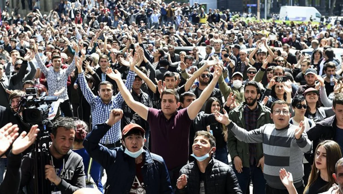 Opposition activists closed roads in Yerevan and more than 16 protesters detained