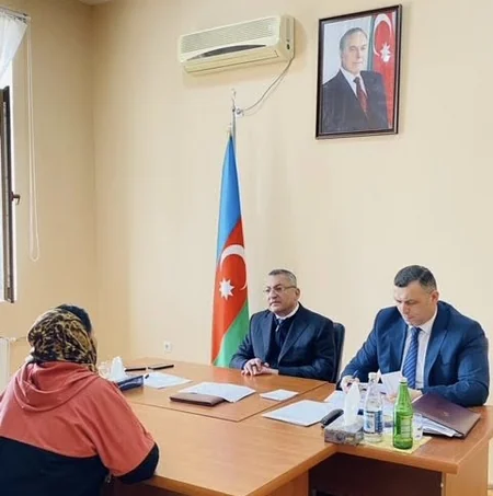 Dövlət Komitəsinin sədri Biləsuvarda vətəndaşları qəbul edib