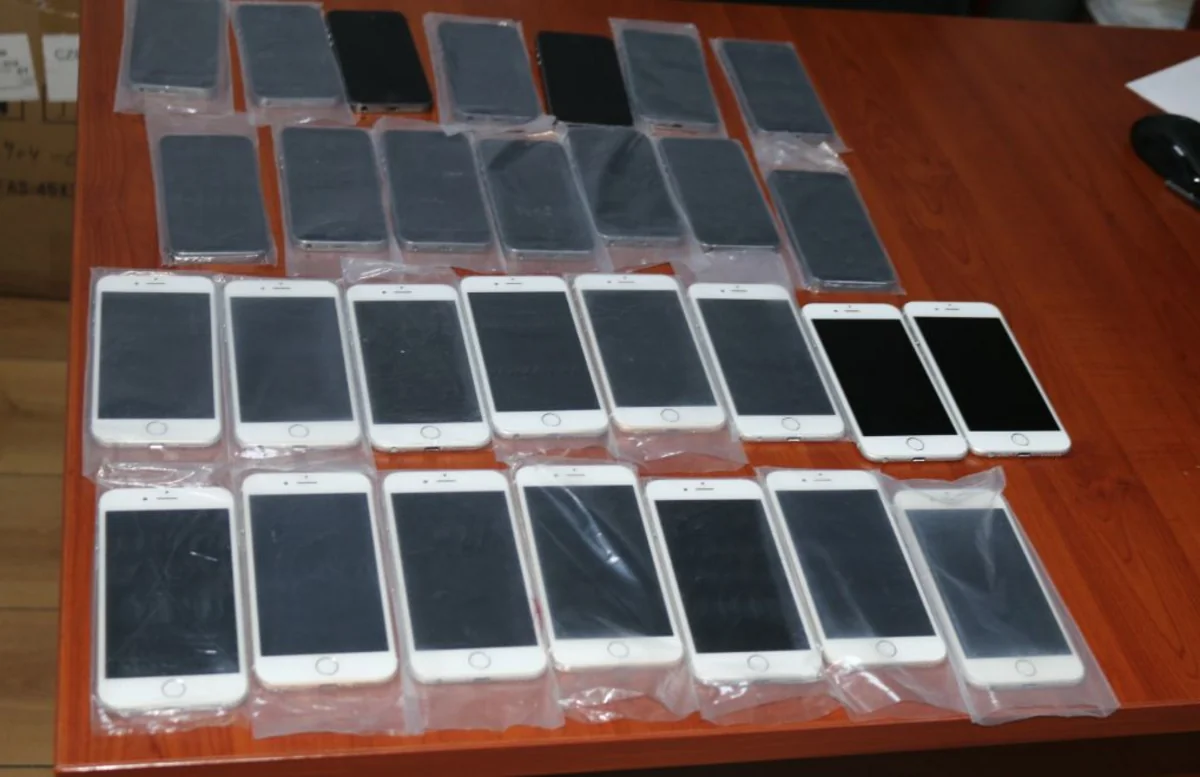 Azərbaycan gömrükçüləri Pakistan vətəndaşından 29 mobil telefon müsadirə edib