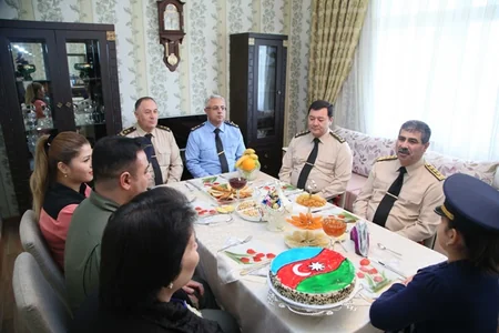 Müdafiə naziri: Azərbaycan ordusu qısa dövr ərzində düşmənə zərbələr vuraraq əsas istiqamətlərdə onu sarsıdıb