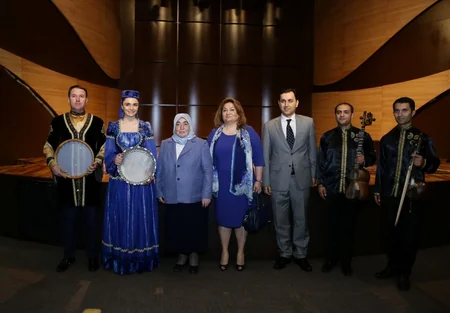Türkiyə baş nazirinin xanımı Xalça Muzeyi və Beynəlxalq Muğam Mərkəzi ilə tanış olub