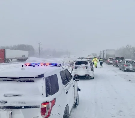 ABŞ-da qarlı yolda 47 maşın toqquşub - VİDEO