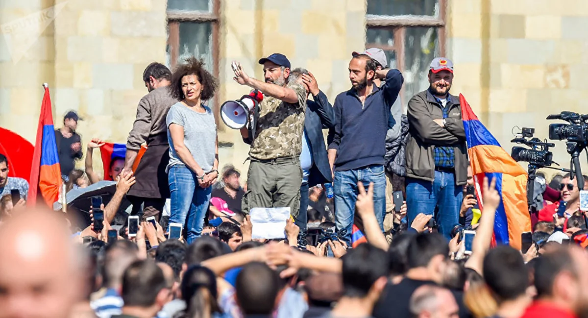 Армянская оппозиция во главе с Николом Пашиняном начала митинг в Ереване - ВИДЕО