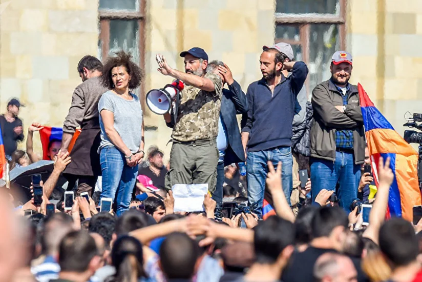 Армянская оппозиция во главе с Николом Пашиняном начала митинг в Ереване - ВИДЕО