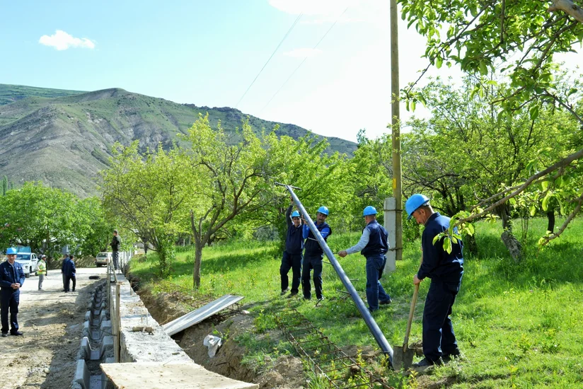 Şahbuzun Kolanı kəndində rabitə xətləri yenilənir