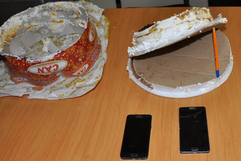 Bakıda məhbus üçün gətirilən tortdan telefon çıxıb