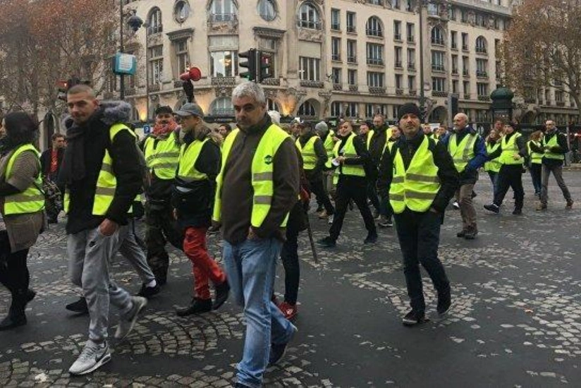 “Yellow vests” block Westminster bridge in London