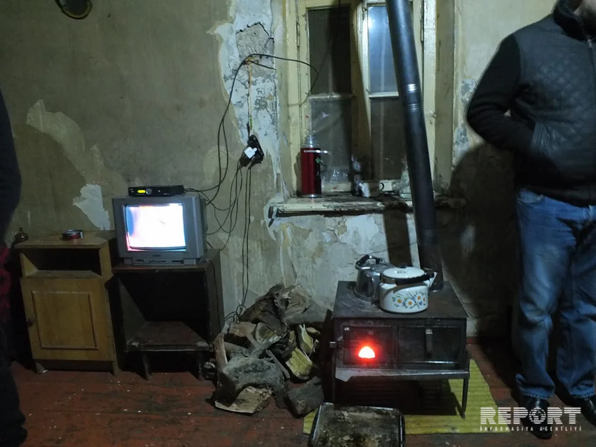 Gürcüstanda yaşayan azərbaycanlı ailənin çətin günləri: darısqal kirayə mənzil, məktəbə getməyən uşaqlar - REPORTAJ