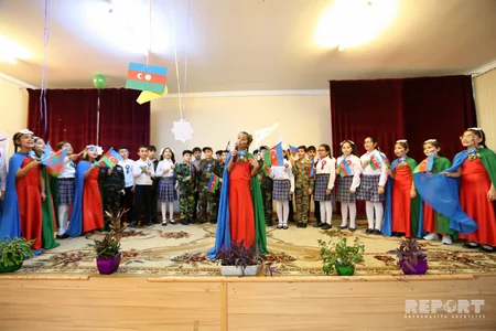 83 saylı məktəb-liseydə “Bayrağımız-qürur mənbəyimizdir!” adlı tədbir keçirilib