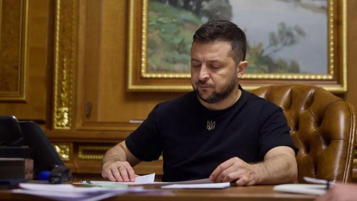 Zelenski hərbçilərlə xüsusi müşavirə keçirib