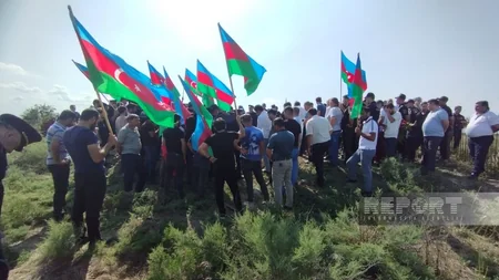 Bakıda silahlı insident zamanı həlak olan polislər dəfn edilib - YENİLƏNİB