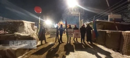 Havanın soyuq olmasına baxmayaraq, Xankəndi-Laçın yolunda aksiya davam edir