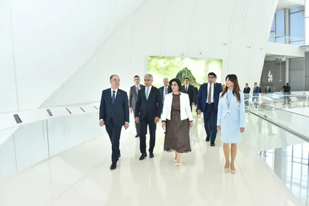 Albaniya Prezidenti və xanımı Heydər Əliyev Mərkəzi ilə tanış olublar