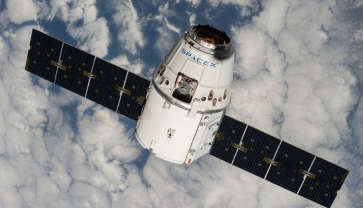 SpaceX təyyarələrdə Wi-Fi təmin edəcək peyk buraxıb