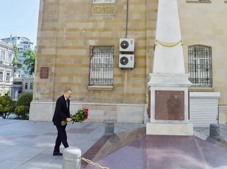 President Aliyev visits monument to Azerbaijan Democratic Republic