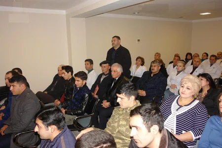 Nazir aprel döyüşləri zamanı yaralanan hərbçilərlə görüşüb