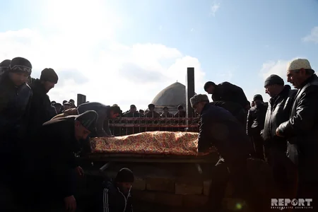 Qəzada ölən neftçi dəfn olunub - FOTO