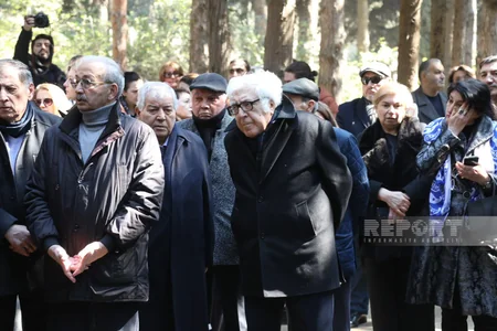 Rüstəm İbrahimbəyovun qəbirüstü abidəsinin açılışı olub