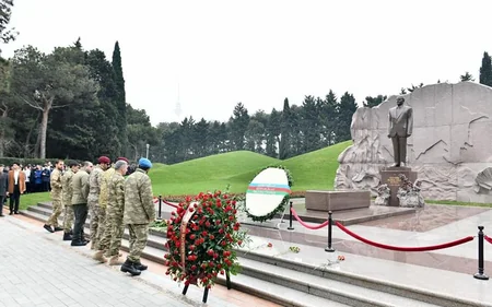Gənclər Günü münasibətilə Fəxri Xiyaban və Şəhidlər Xiyabanı ziyarət olunub