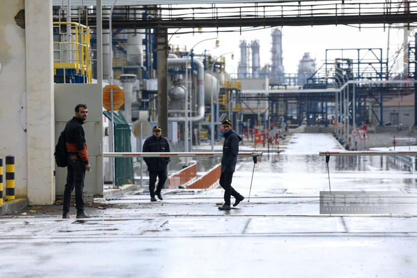 Neft Emalı Zavodundakı yanğın söndürülüb - VİDEO - YENİLƏNİB-3