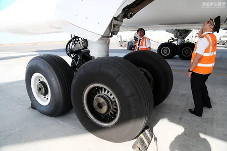 Pilotlar və bələdçilər uçuşa necə hazırlaşır? - AZAL-dan REPORTAJ