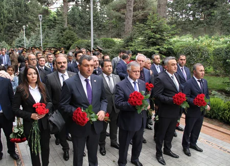 Vəkillər Kollegiyasının rəhbərliyi Heydər Əliyevin xatirəsini yad ediblər